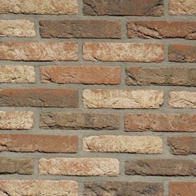 waalformaat steenstrips rood genuanceerd op een wand binnenshuis