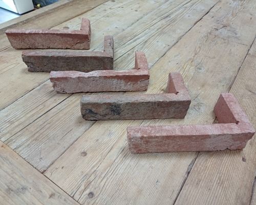 Hoekstrip Oud Brasschaat getrommeld waalformaat.