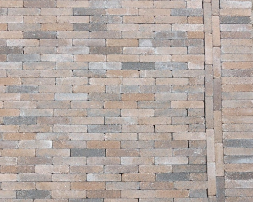 Getrommelde betonklinkers bruin antraciet waalformaat 20x5x7,3cm.